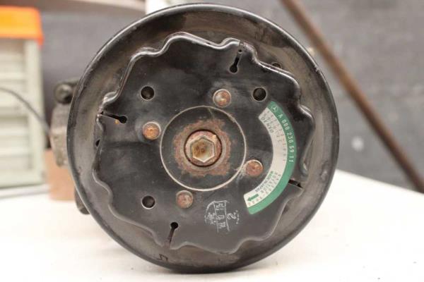 COMPRESSEUR DE CLIMATISATION MERCEDES-BENZ - Vue 4